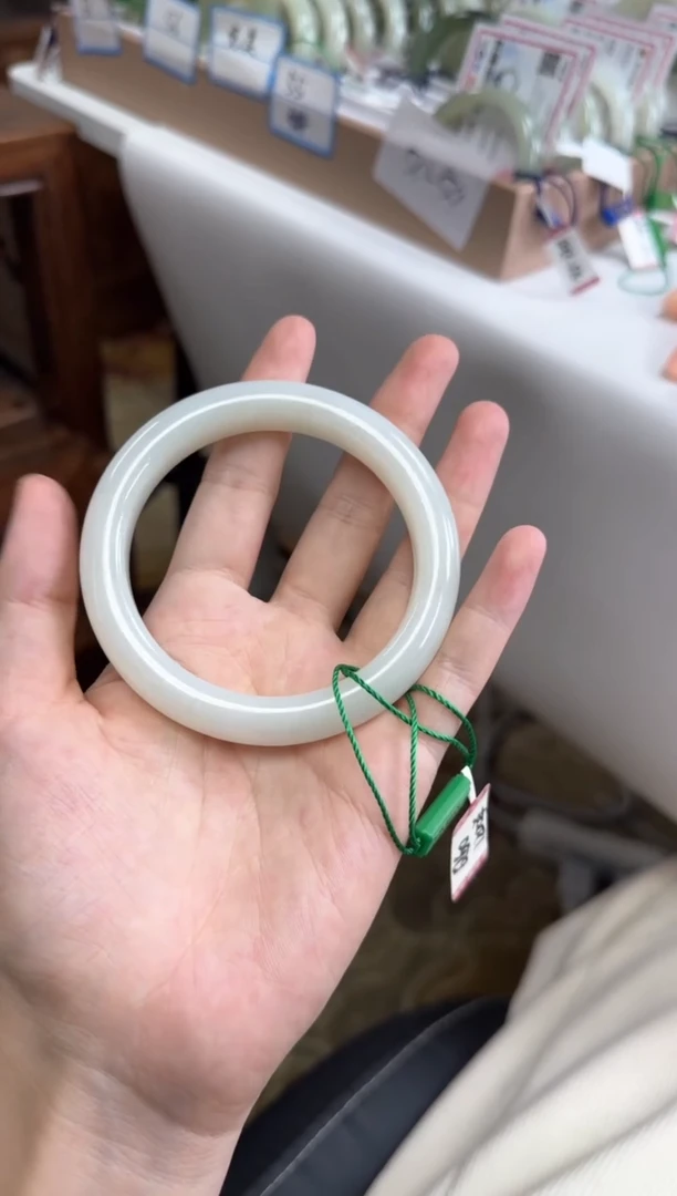 未镶嵌手镯和田玉60