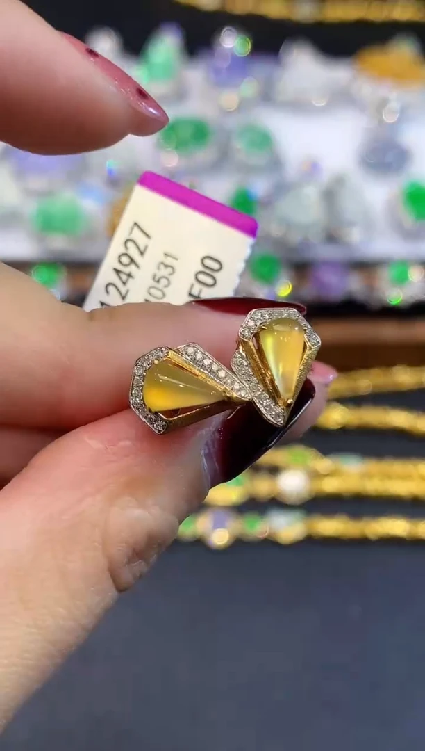 18K金镶嵌翡翠耳饰多样性发其一