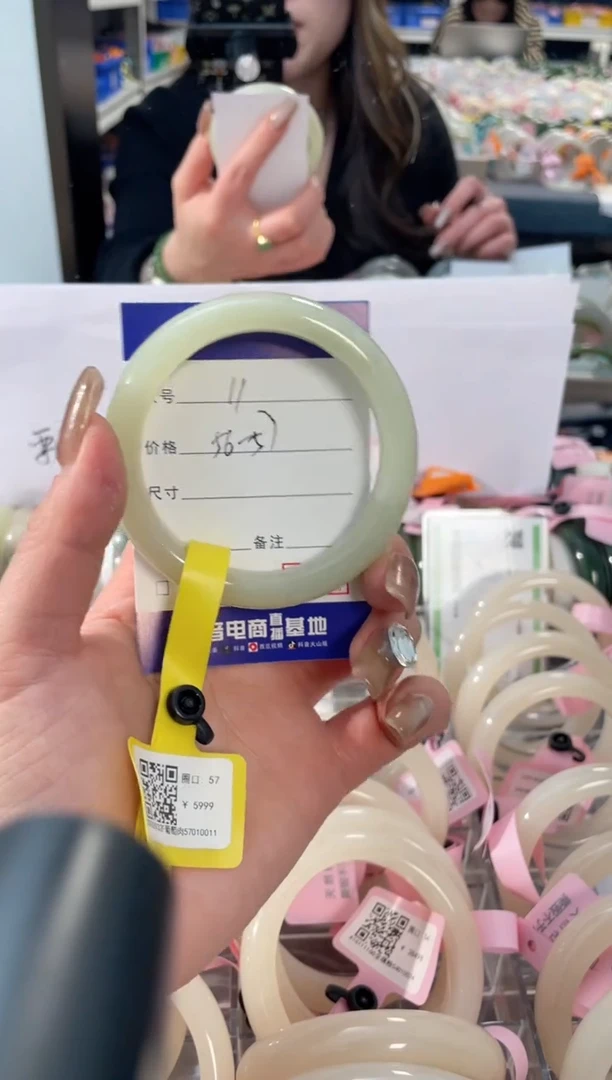 【闪购商品】和田玉手镯未镶嵌11