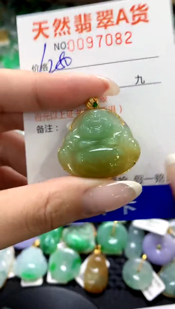 翡翠18K金镶嵌颈饰1111111111111111