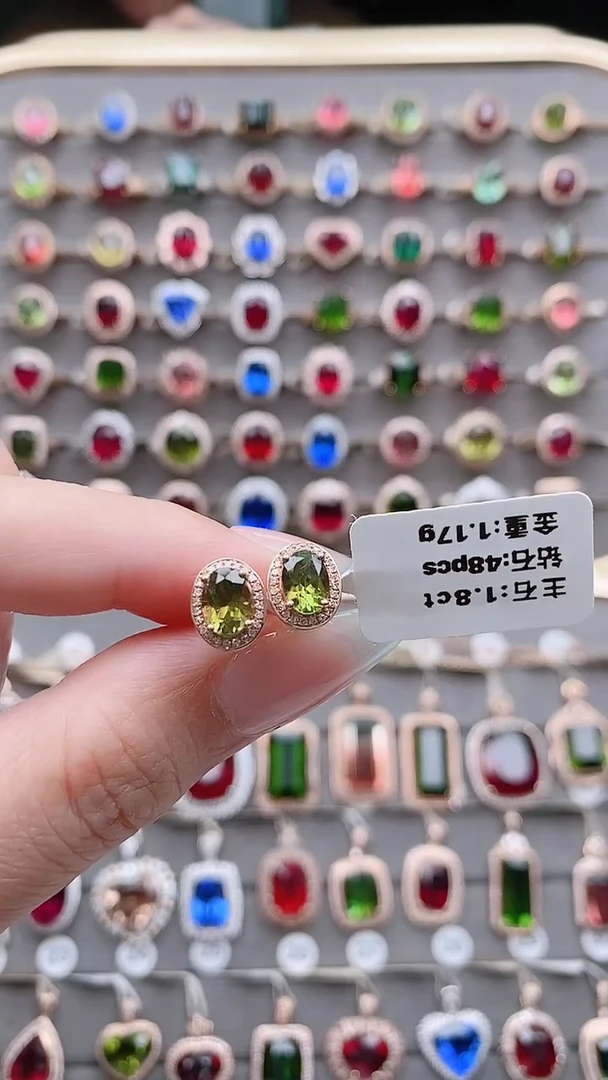 18K金镶嵌耳钉碧玺1.8克拉