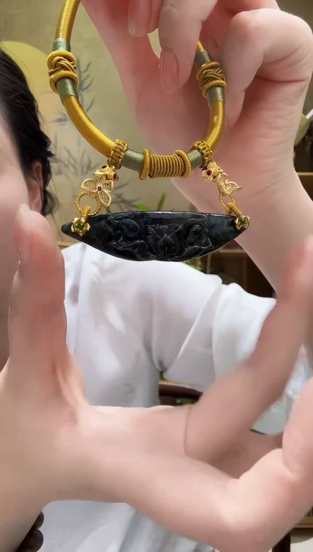 颈饰未镶嵌翡翠吊坠