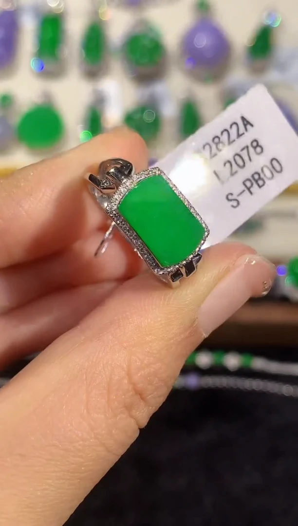 18K金镶嵌戒指翡翠L2078多样性发其一