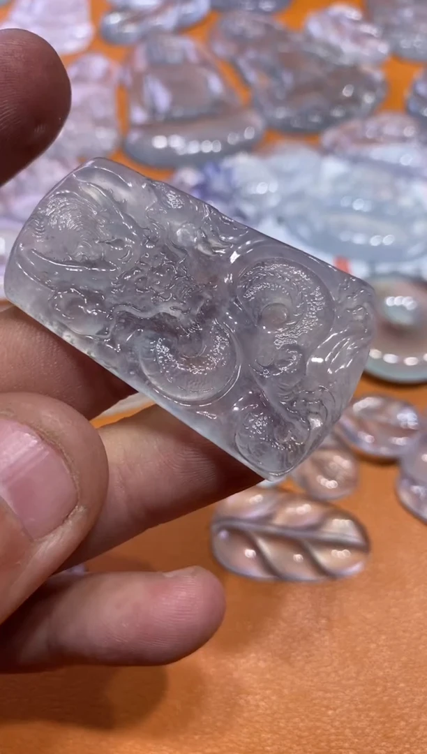 【闪购商品】翡翠吊坠(不含链)未镶嵌龙牌6500