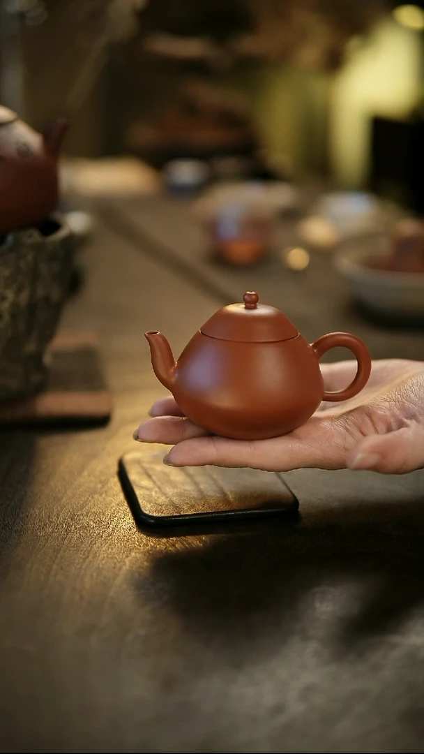 阿眠     陋影手拉坯朱泥壶