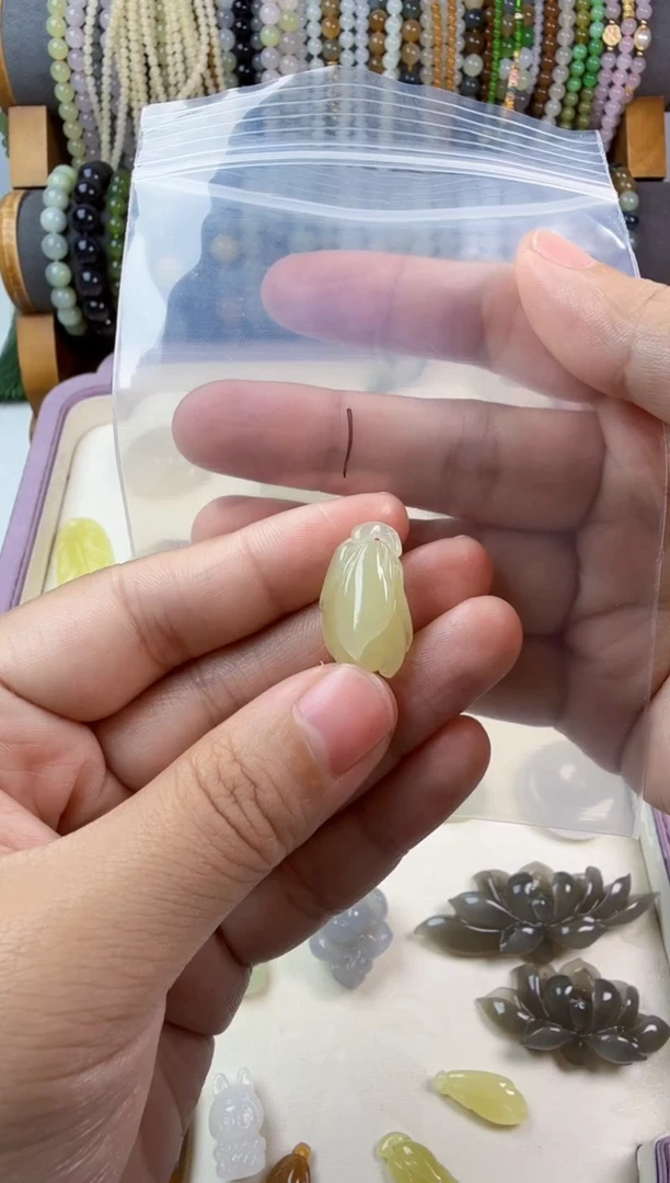 颈饰未镶嵌和田玉玉兰花
