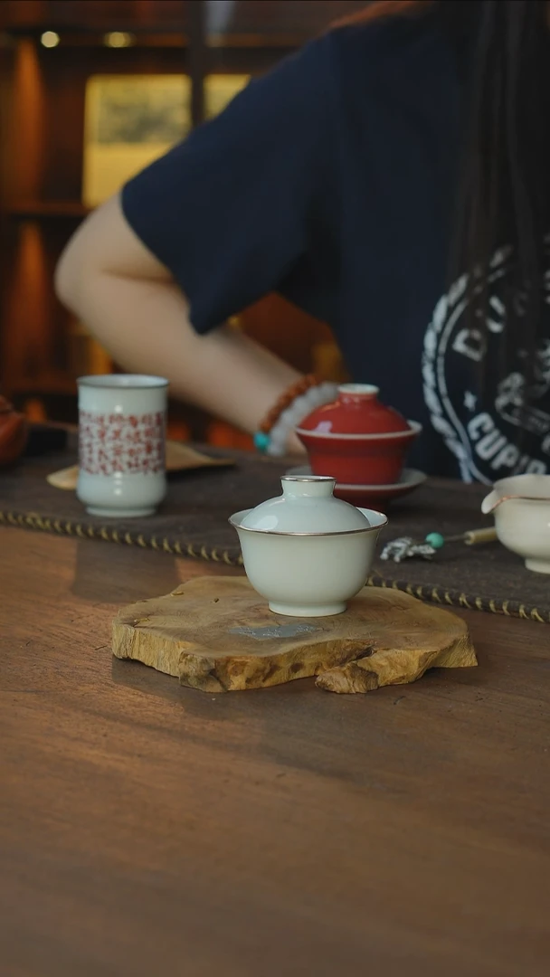 包银素胎小盖碗...