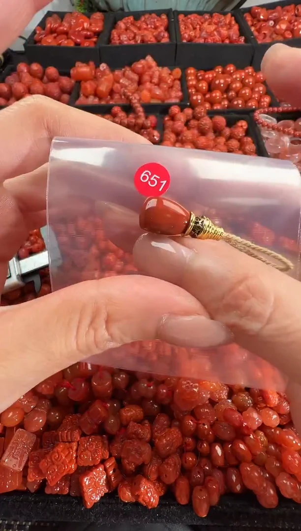 颈饰钛钢南红玛瑙1