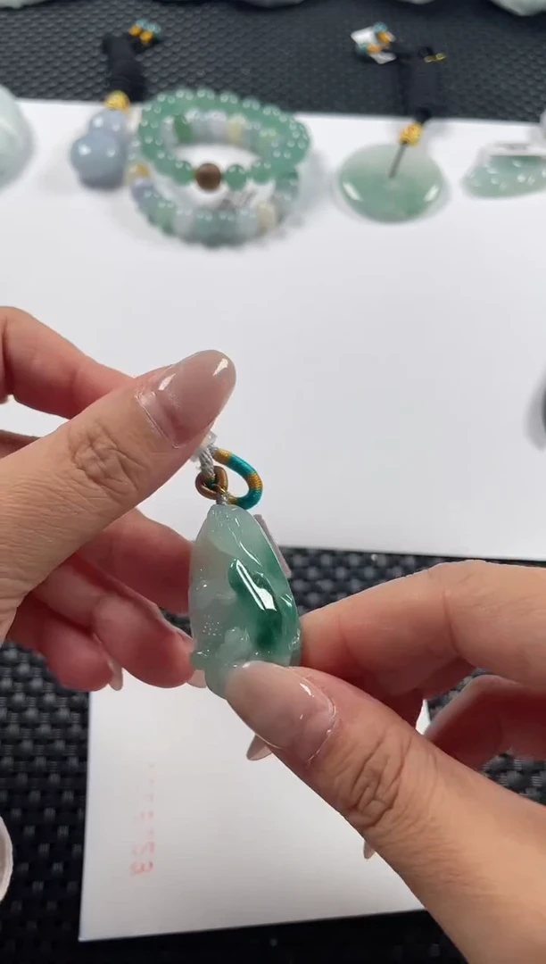 颈饰未镶嵌翡翠基地发货H 0007