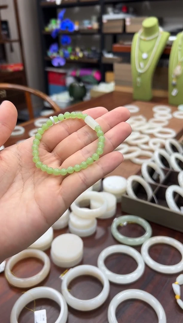 颈饰未镶嵌和田玉翠青手串6mm