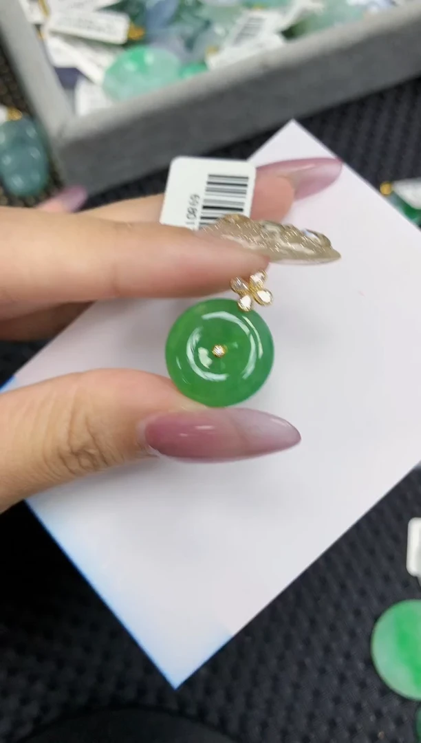 翡翠18K金镶嵌颈饰1111111111