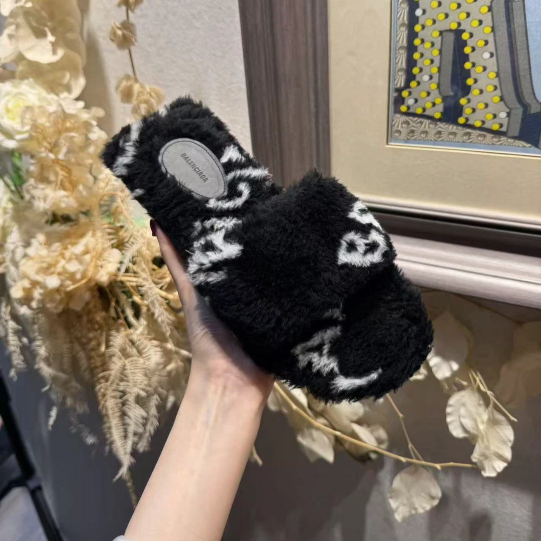 未使用 Balenciaga/巴黎世家 LOGO黑色毛毛拖 /37