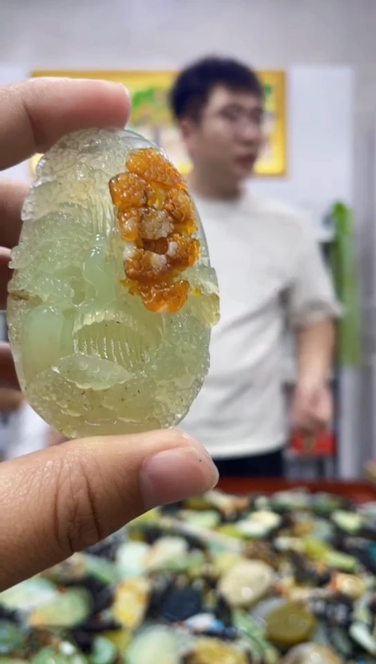 岫玉未镶嵌吊坠