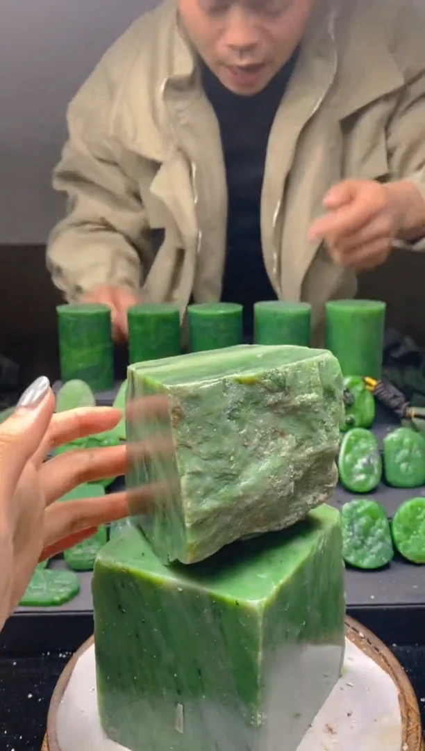 未镶嵌和田玉珠宝半成品1