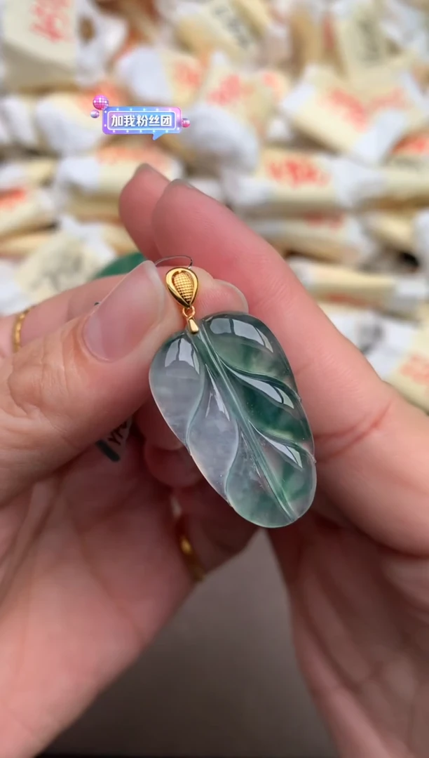翡翠挂件18K金镶嵌—