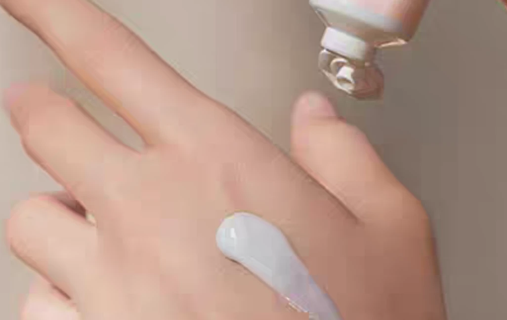 预 大庆仓【丹】樱花香氛 护 手  霜（限使用日期27年10月）