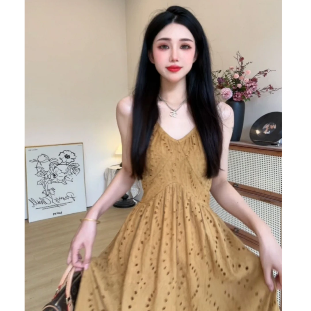 法式度假风V领吊带连衣裙女夏季新款修身显瘦小众气质长裙子8822