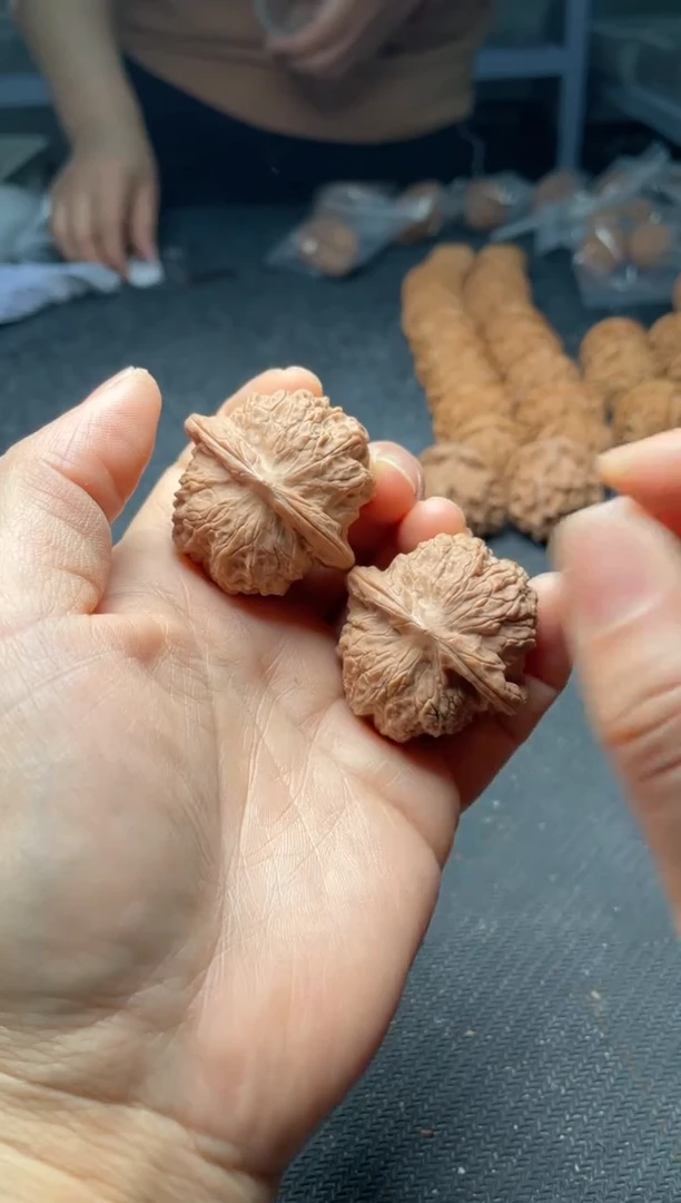 把件文玩核桃w60  血麒麟 39尺