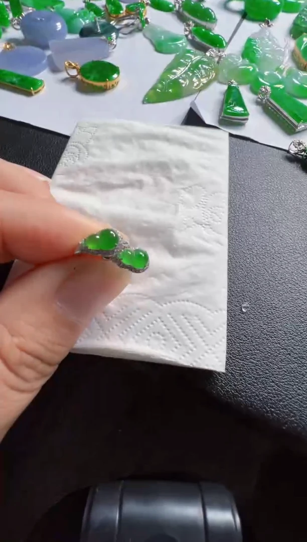 18K金镶嵌翡翠耳饰2980