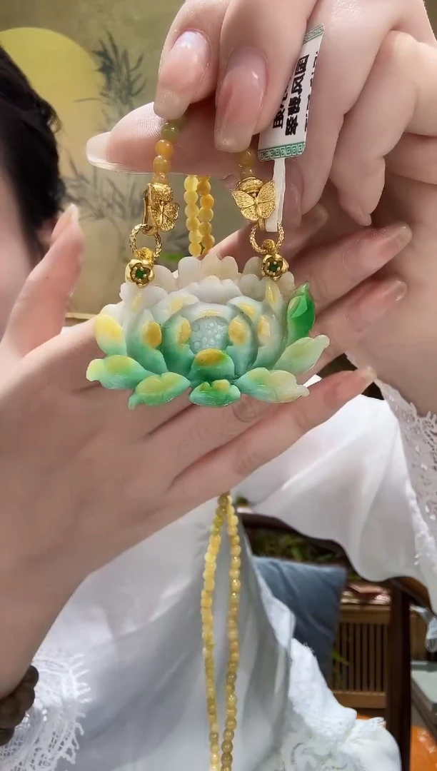 颈饰未镶嵌翡翠吊坠