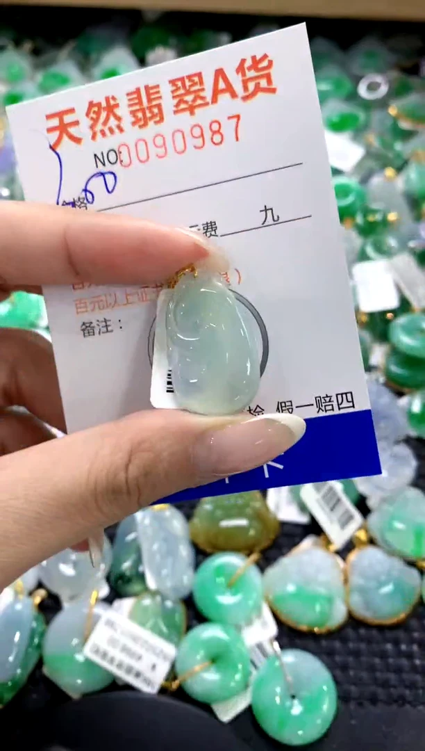 翡翠18K金镶嵌颈饰1