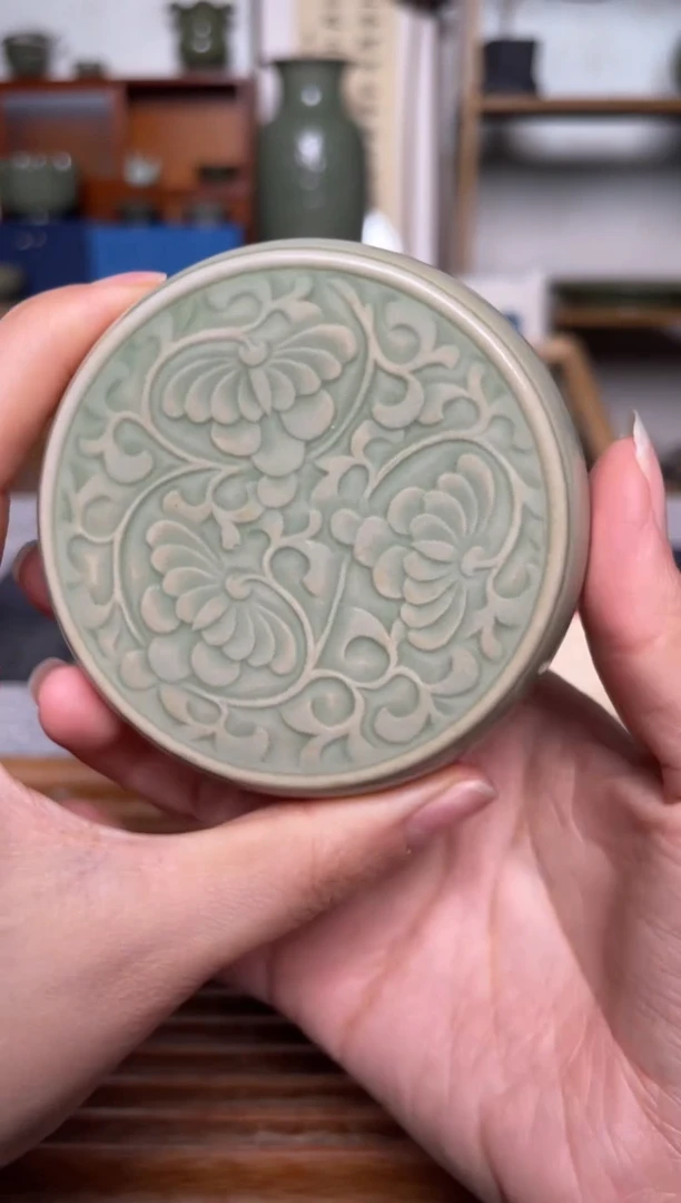 【闪购商品】其他青瓷缠枝菊纹盖置 高温健康瓷