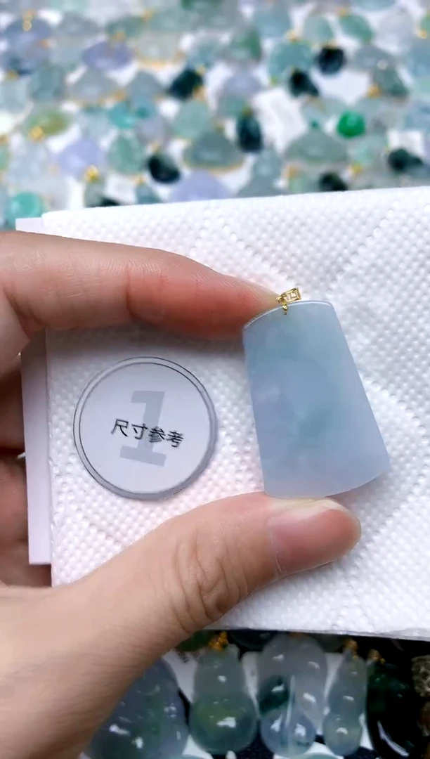 颈饰18K金镶嵌翡翠天然A货翡翠