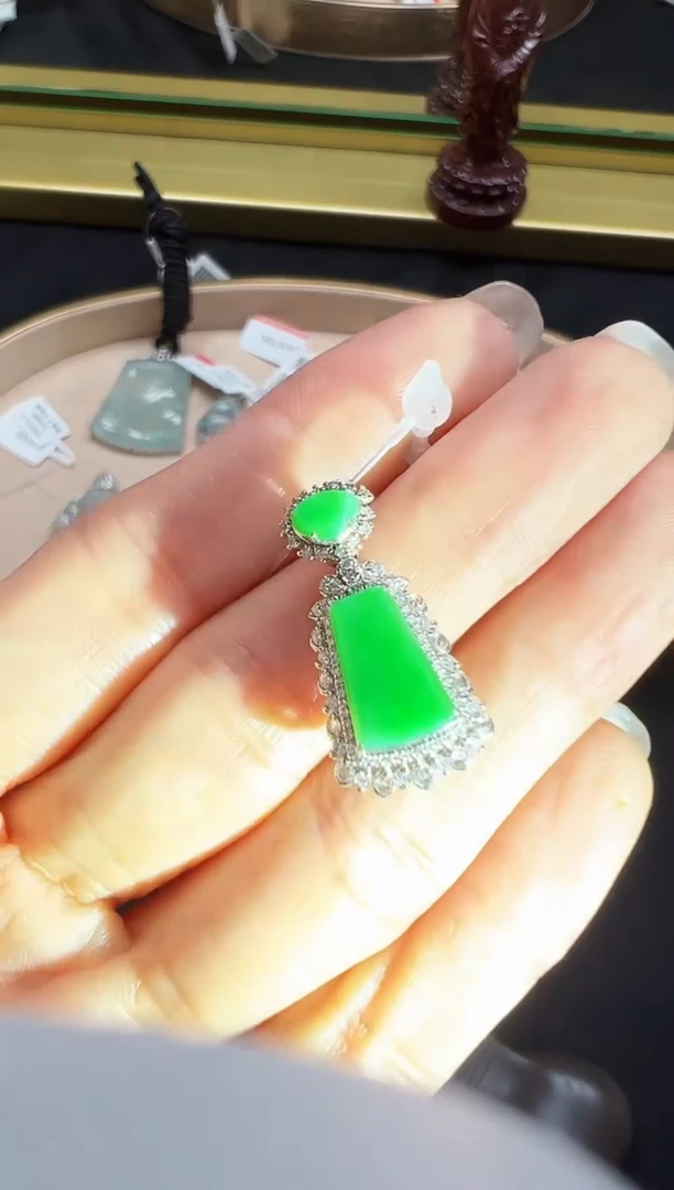 翡翠18K金镶嵌颈饰DFZ0705-111