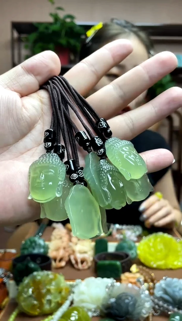 未镶嵌岫玉吊坠多样性发货发其中之一
