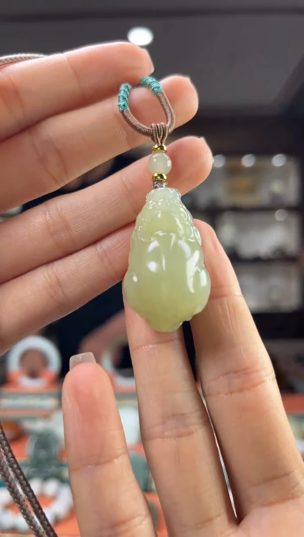 和田玉未镶嵌颈饰佩佩