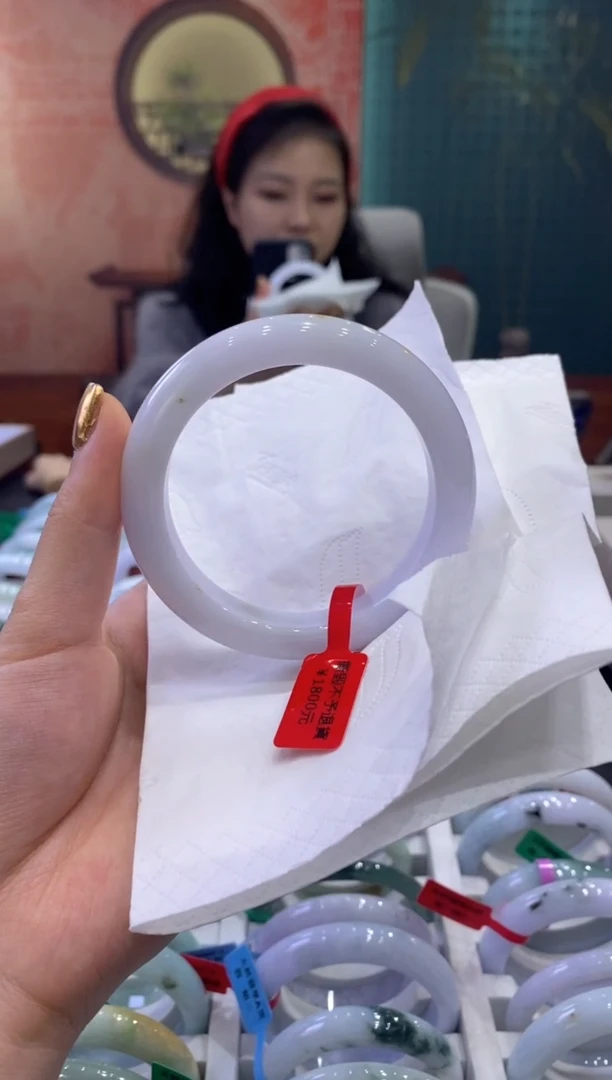 【闪购商品】翡翠手镯未镶嵌多人10631