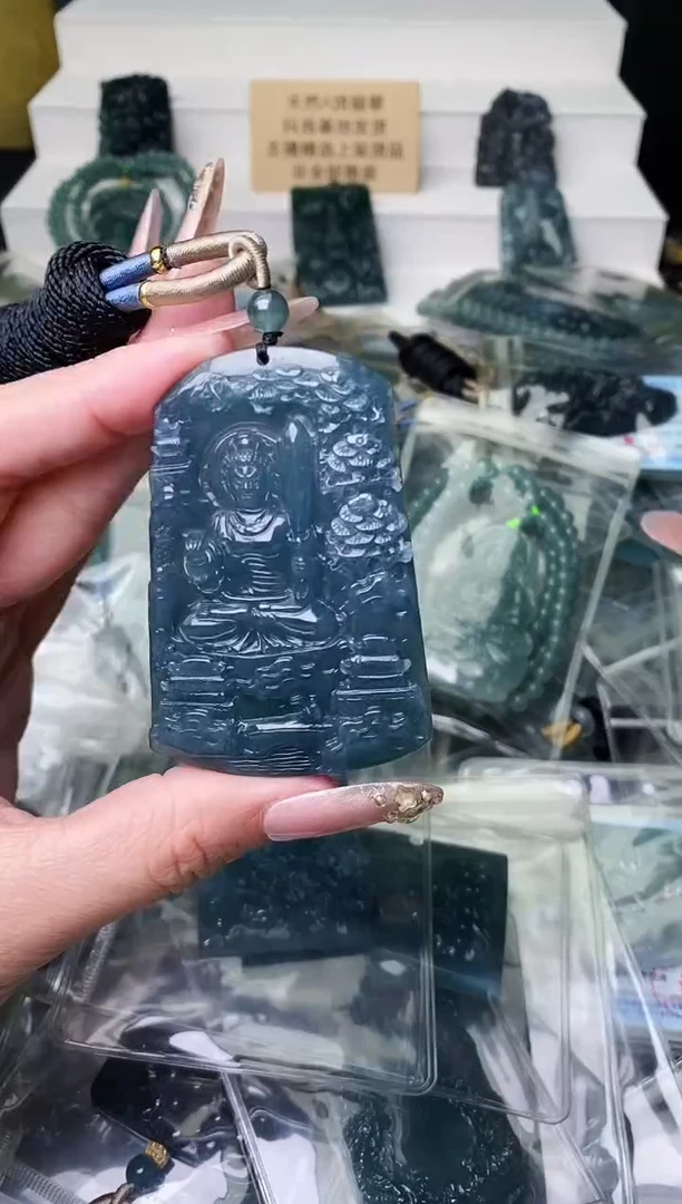 颈饰未镶嵌翡翠