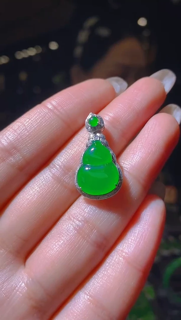 【闪购商品】翡翠吊坠(赠链)18K金镶嵌048