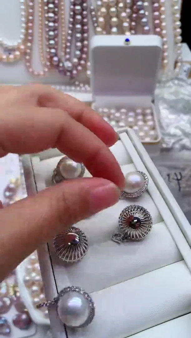 淡水珍珠合金吊坠(不含链)多样性发其一，非无暇