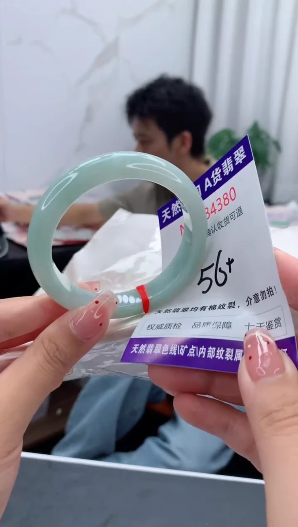 未镶嵌手镯翡翠有纹，完美者勿拍
