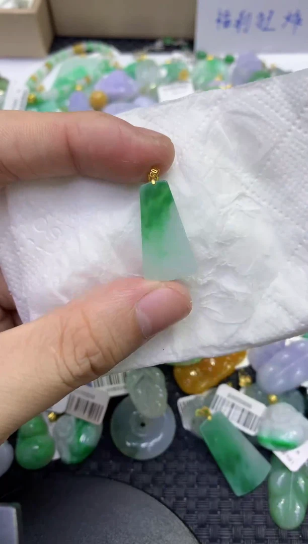 颈饰18K金镶嵌翡翠天然缅甸A货翡翠