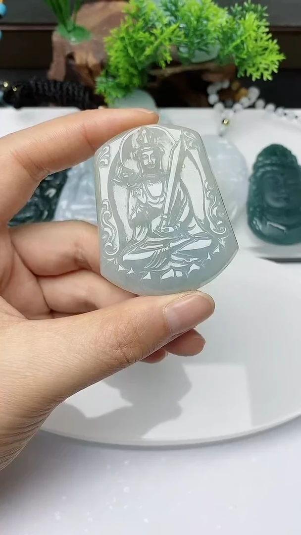 【闪购商品】翡翠颈饰未镶嵌         