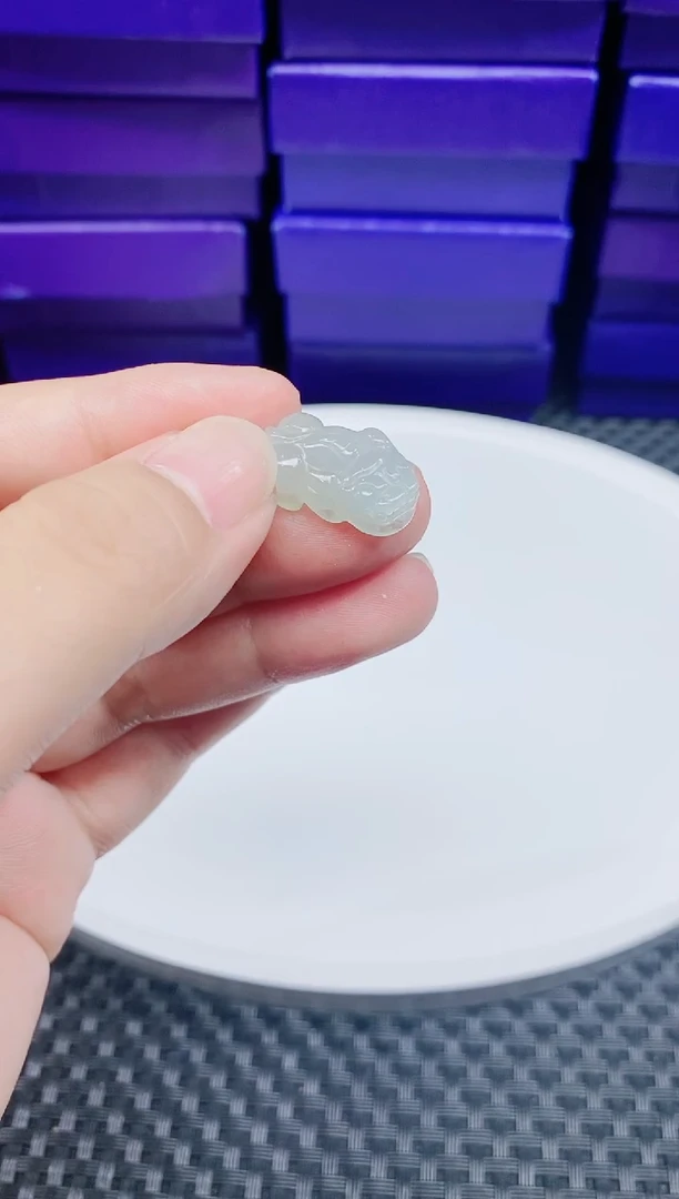 翡翠未镶嵌颈饰