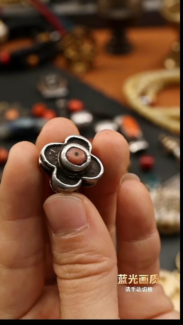 老银镶嵌海红背云