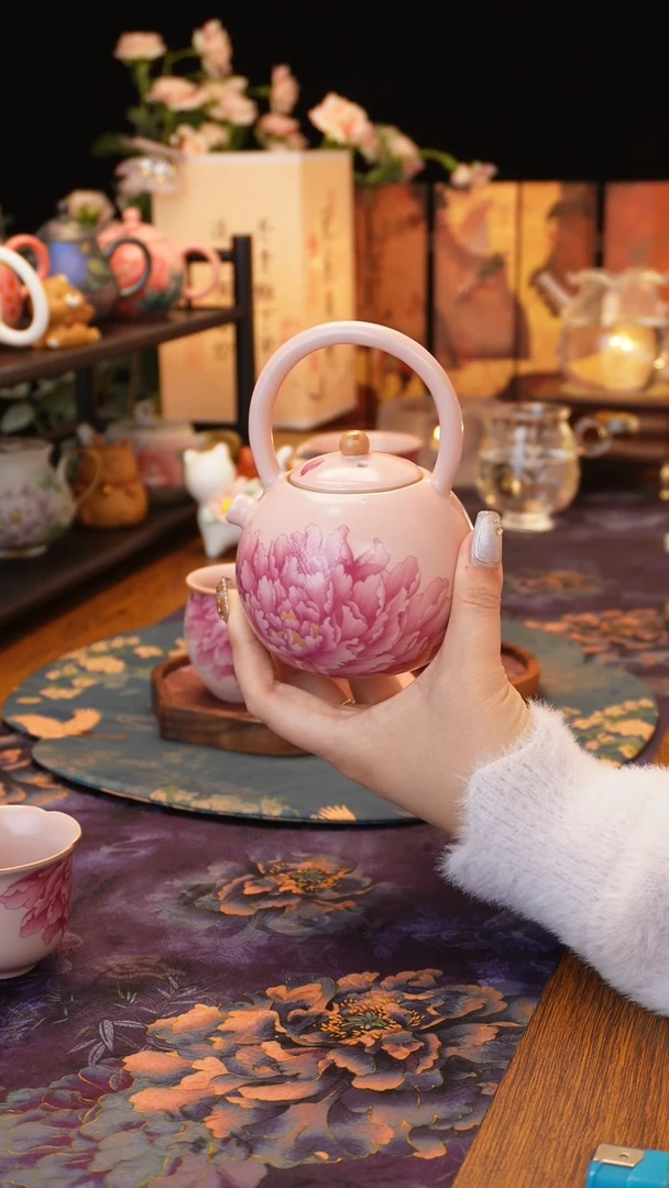 【闪购商品】粉汝牡丹提梁壶·····