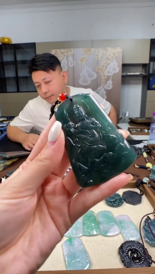 颈饰未镶嵌翡翠 多样性发其一