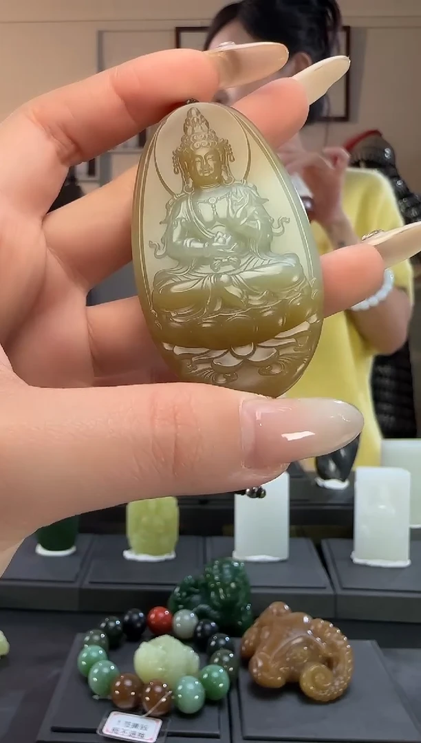 颈饰未镶嵌和田玉糖白观音牌吊坠