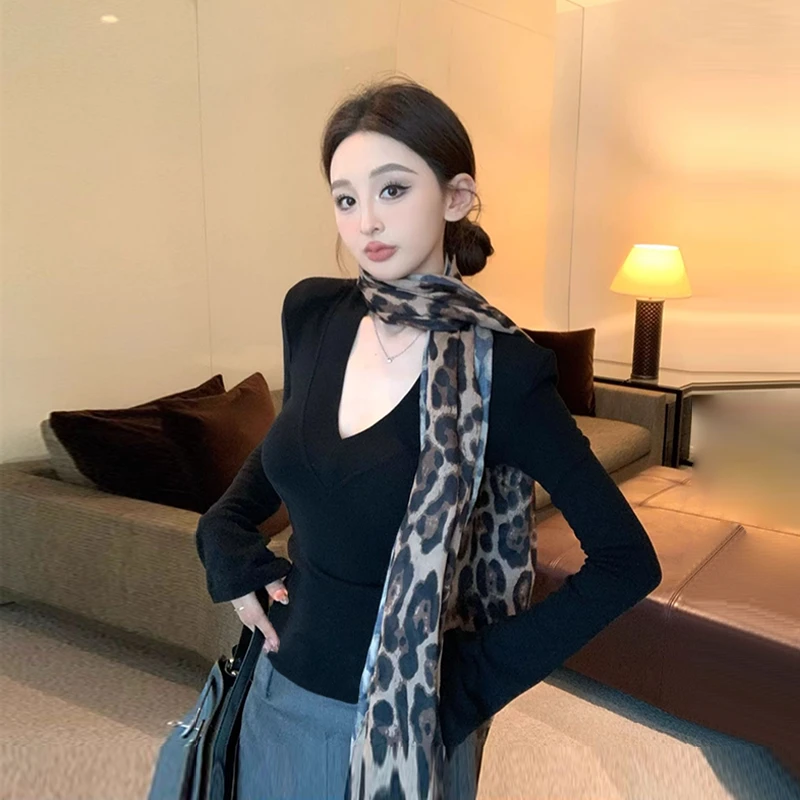 法式纯欲黑色V领喇叭袖女秋冬加绒修身打底衫内搭露锁骨辣妹上衣