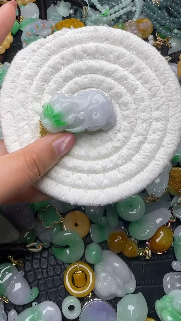 颈饰未镶嵌翡翠缅甸翡翠吊坠