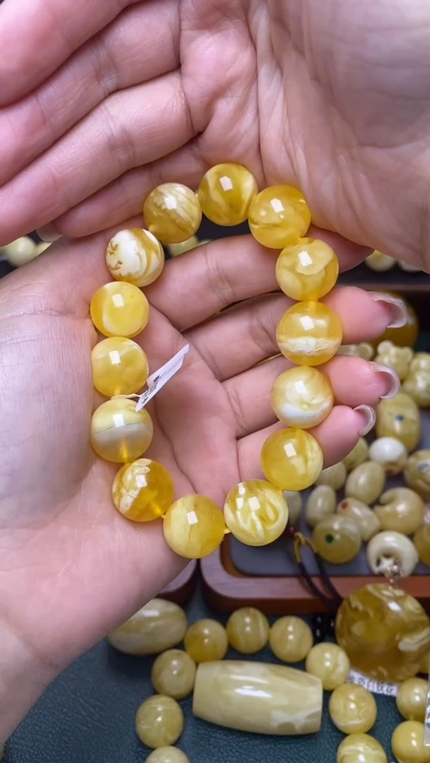 未镶嵌琥珀裸石葵. 51