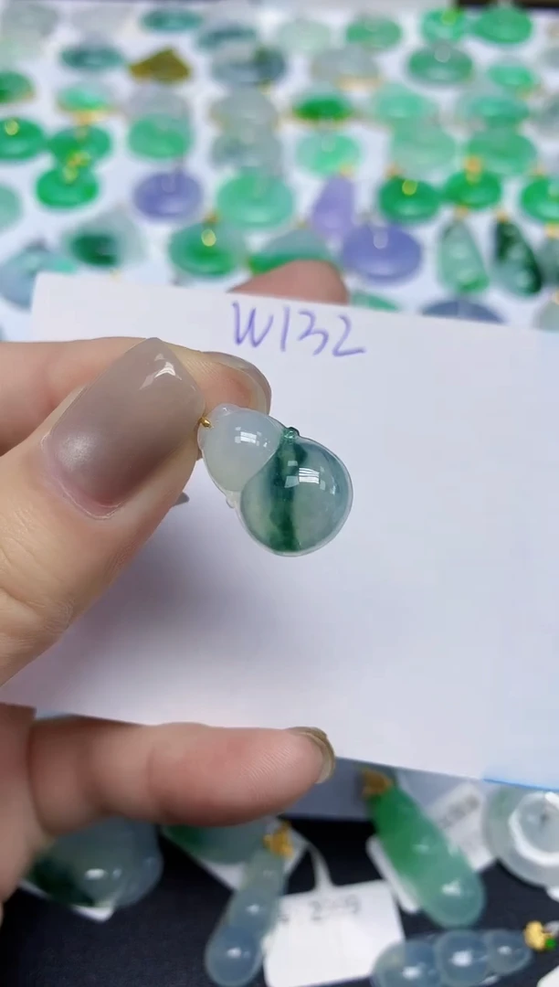 颈饰18K金镶嵌翡翠天然缅甸翡翠A货翡翠百元以上9元证书费自理