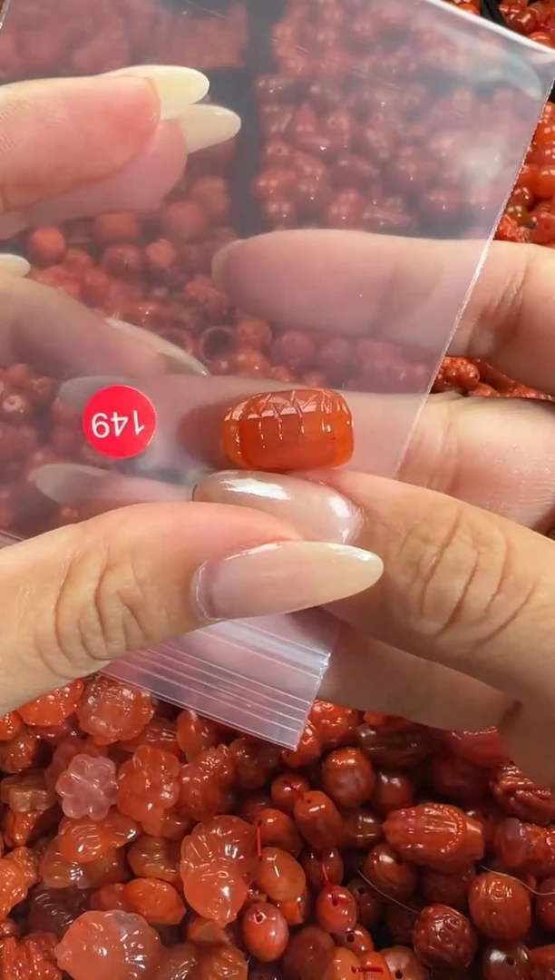 颈饰未镶嵌南红玛瑙1