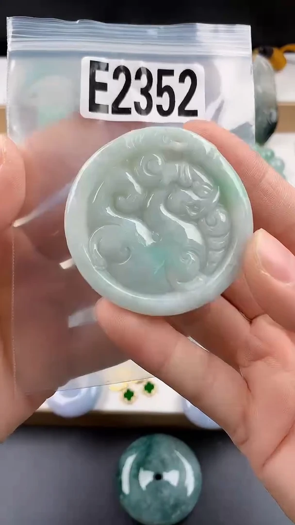 颈饰未镶嵌翡翠天然翡翠吊坠挂件