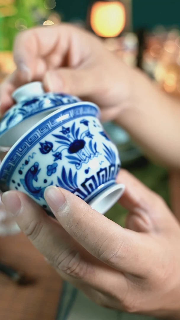 景德镇手工手绘春风鱼藻盖碗1个