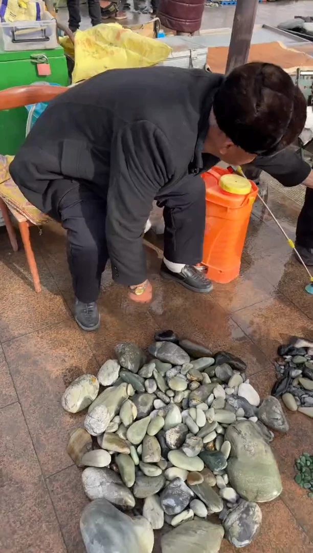 未镶嵌和田玉（糖玉）挂件和田玉